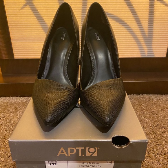 Black heels - Picture 2 of 4